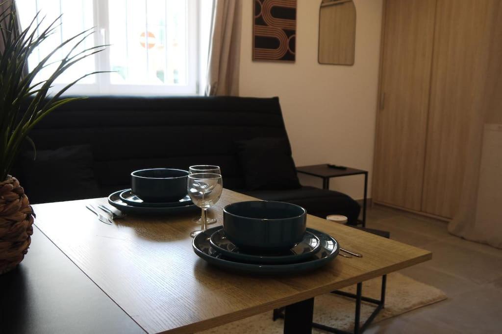 Ferienwohnung Petit Cocon Douillet Climatise Pour 2 Pers La Crau Exterior foto